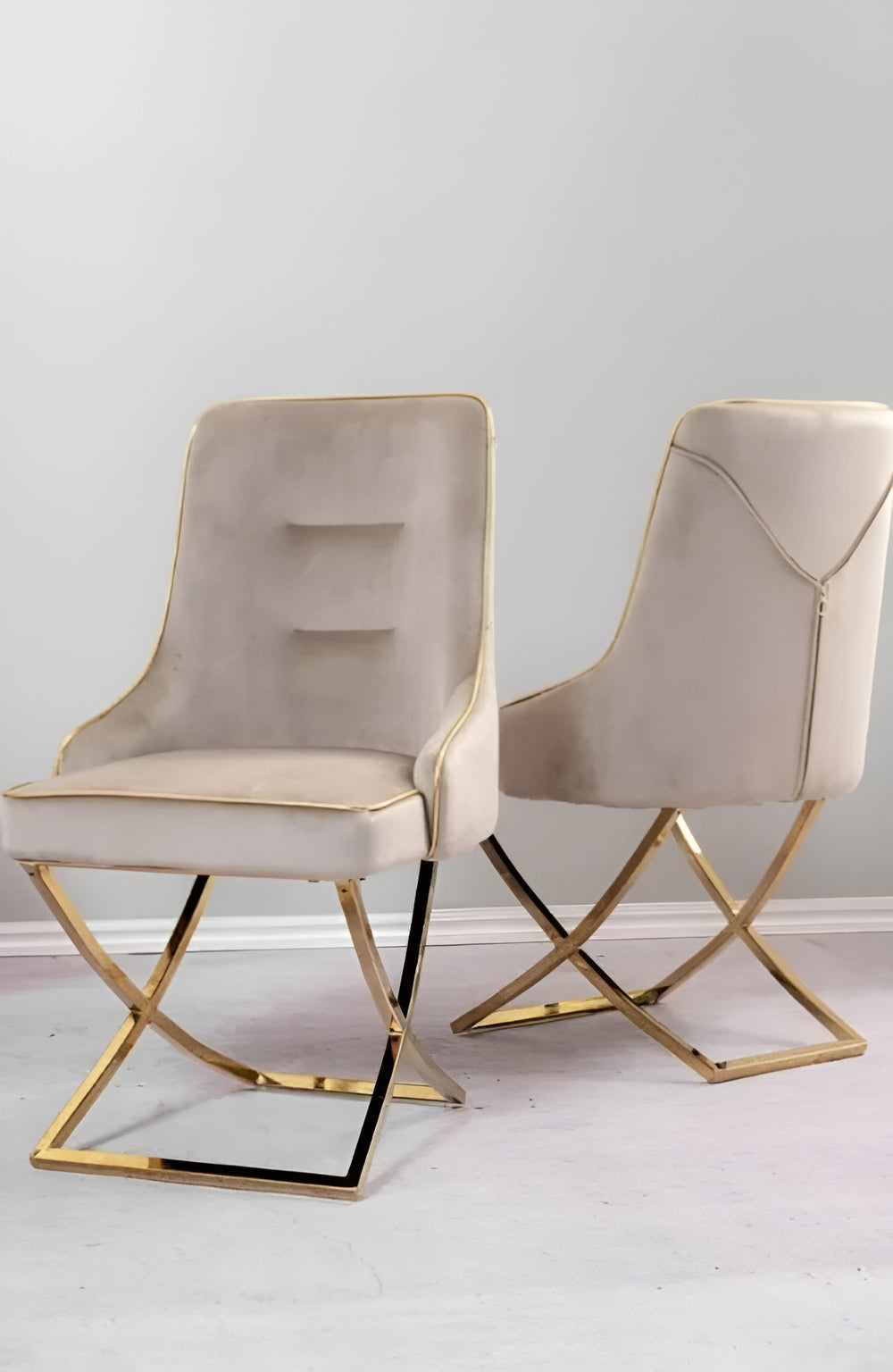 DecorMama Zip Velvet Dining Chair – Gold Frame – room setting